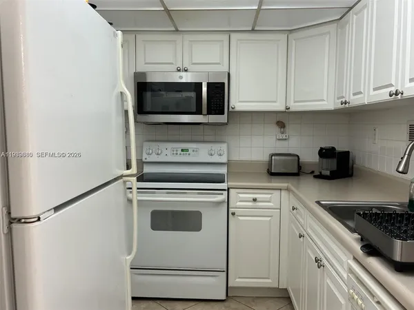 $2,650 | 1000 West Avenue, Unit 110, Miami Beach, FL 33139