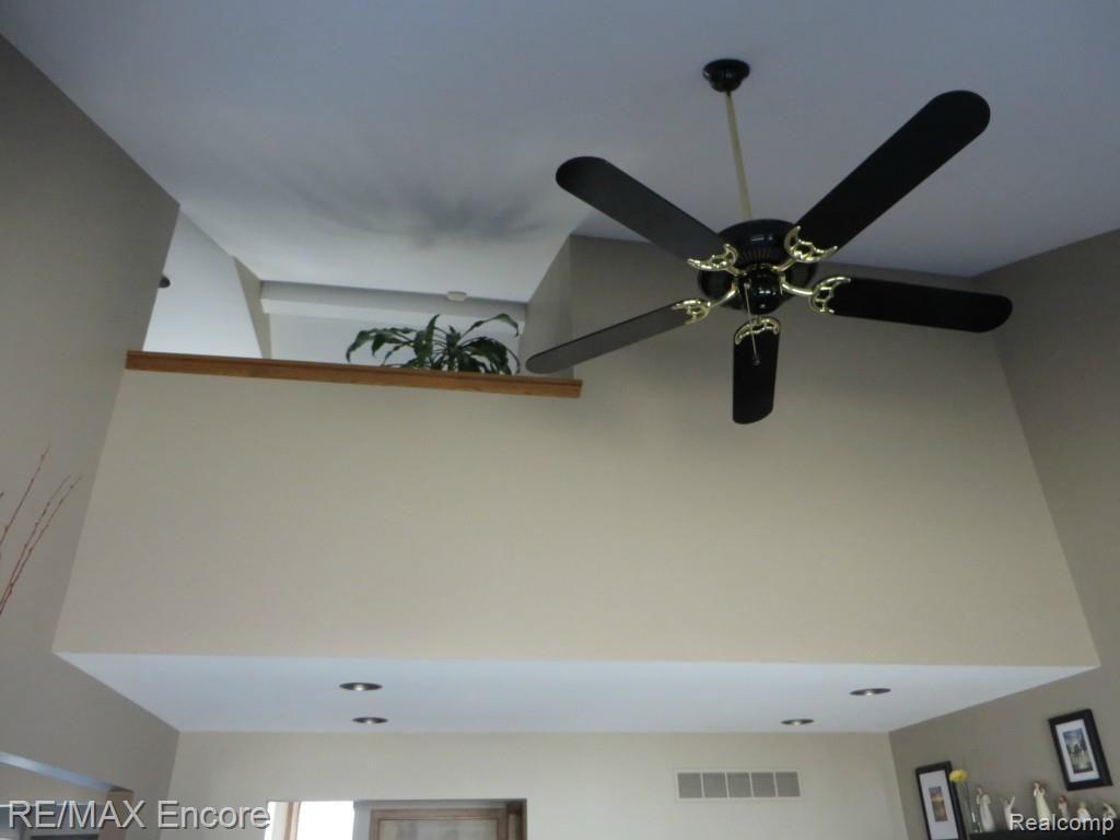 1015 Enfield Road Rochester Hills, MI 48307 - Photo 9 of 32
