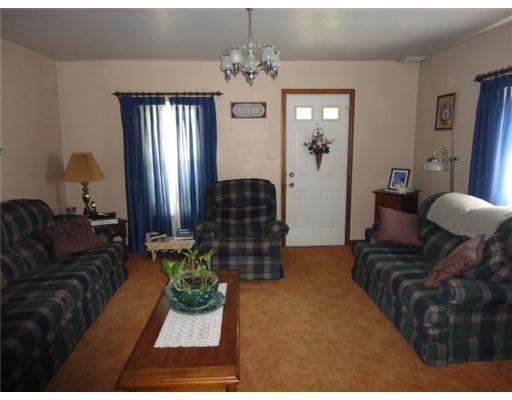 375 Old Ash Road Mercer, PA 16137 - Photo 5 of 9 Living Room.