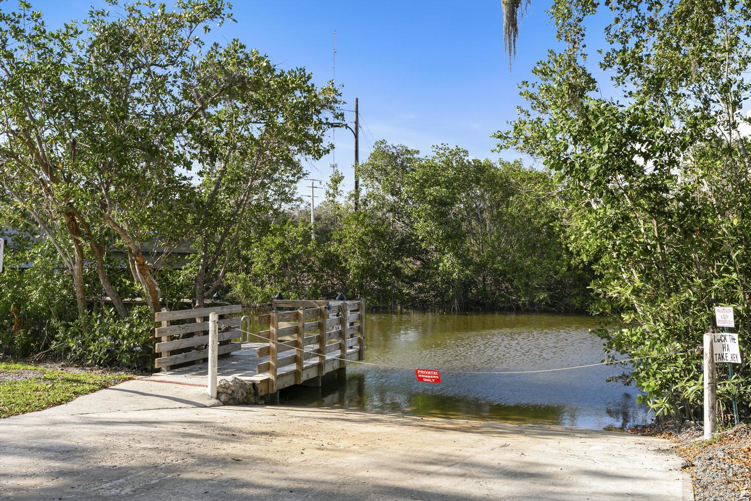 117 Audubon Road Naples, FL 34114 - Photo 4 of 30 1F3A1421