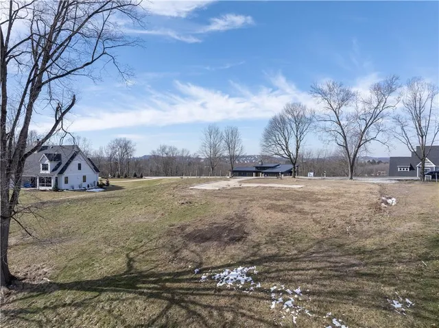 a view of a yard with a house