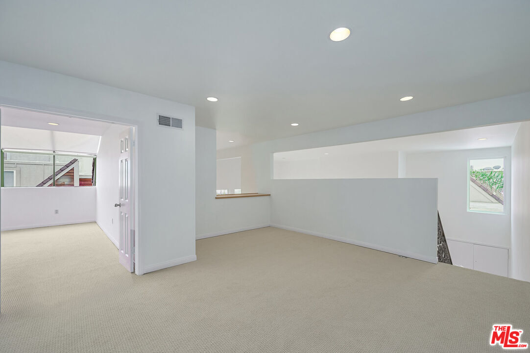 4250 Vía Dolce, Unit 321 Marina del Rey, CA 90292 - Photo 16 of 42