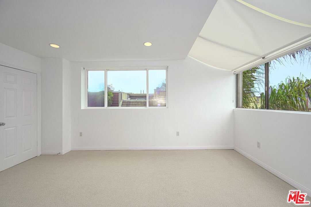 4250 Vía Dolce, Unit 321 Marina del Rey, CA 90292 - Photo 18 of 42 an empty room with windows
