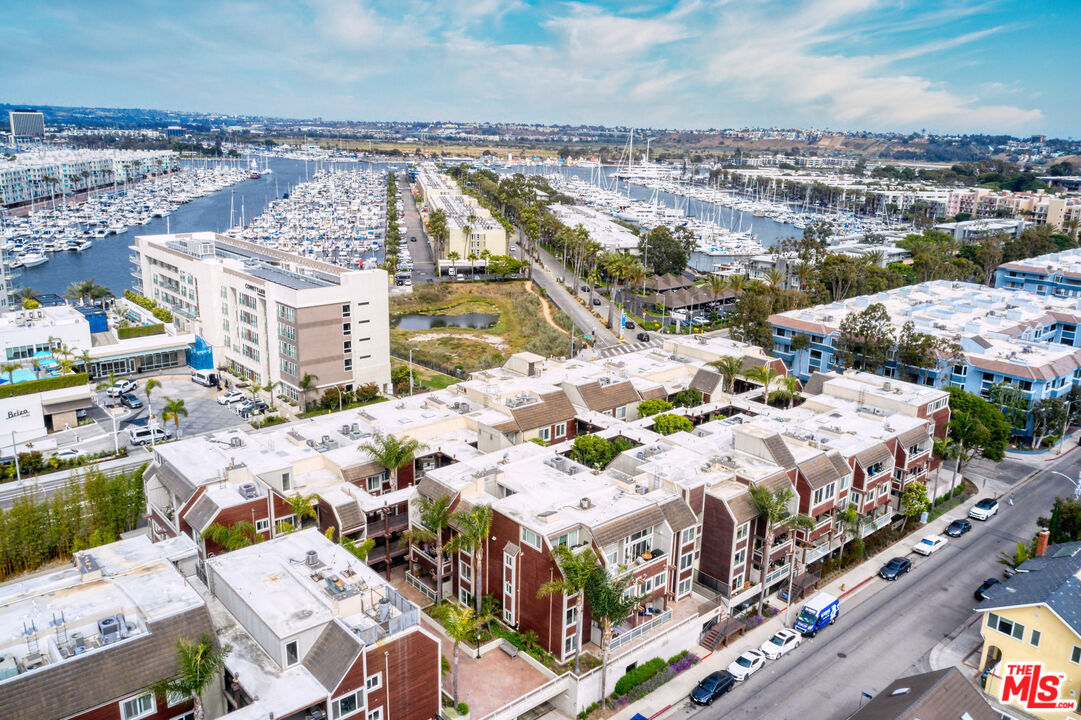 4250 Vía Dolce, Unit 321 Marina del Rey, CA 90292 - Photo 34 of 42