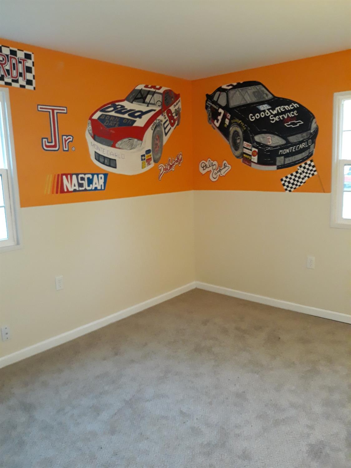 722 Fox River Road Valparaiso, IN 46385 - Photo 8 of 10 an empty room with two wall painting and a potted plant