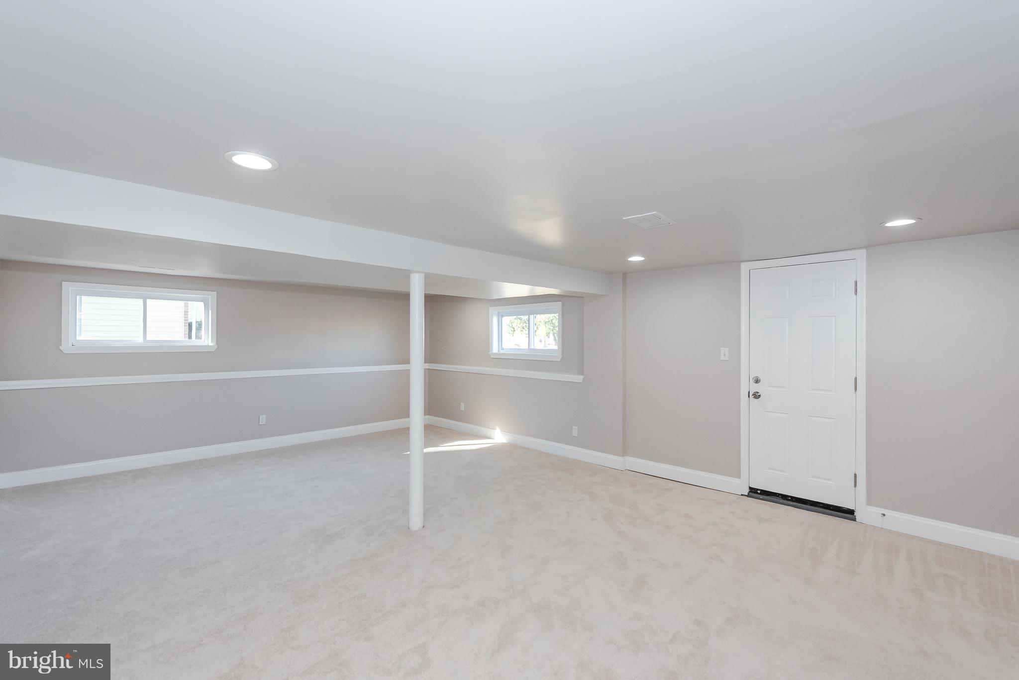 3327 Essex Road Baltimore, MD 21207 - Photo 25 of 35 an empty room with windows and closet