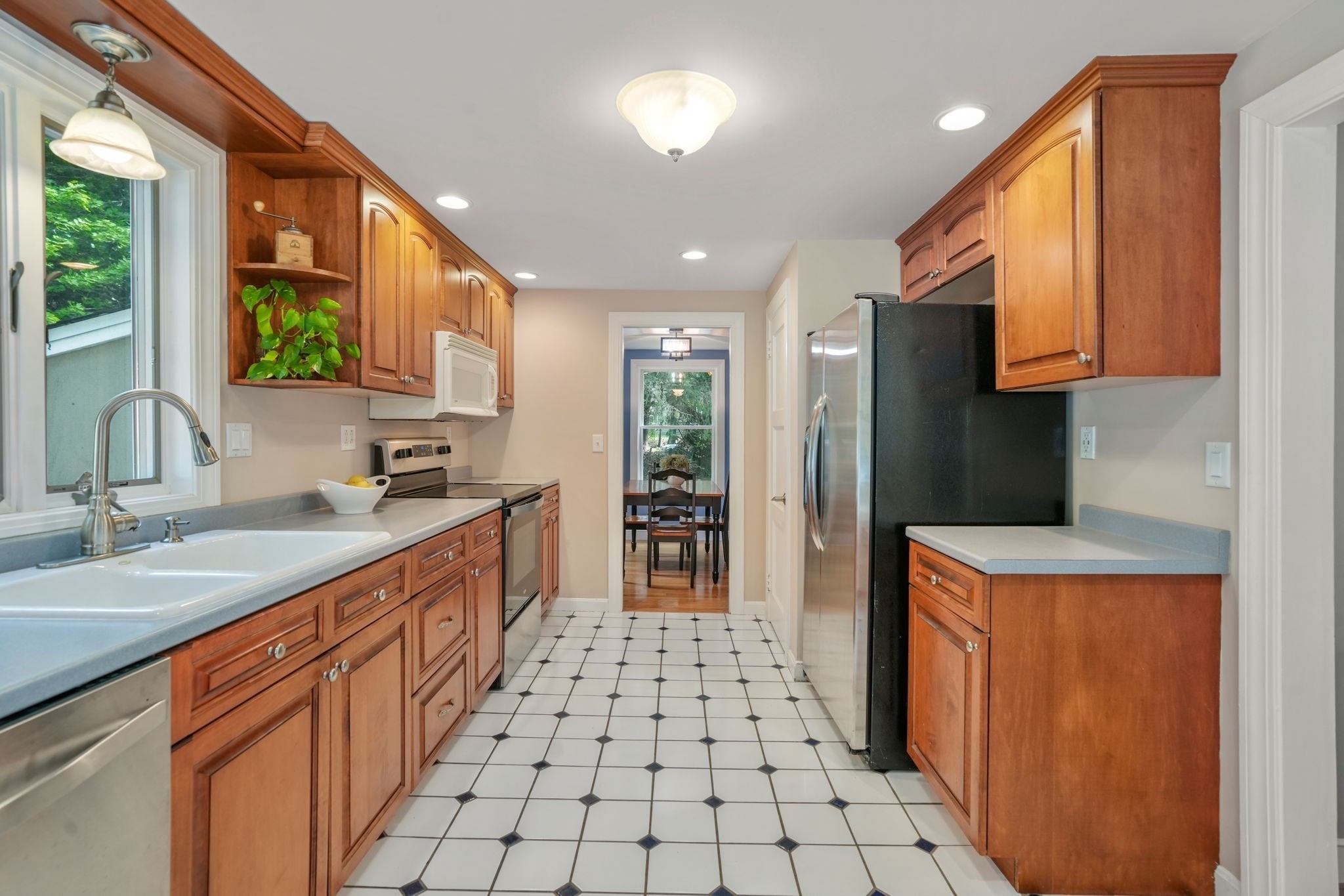 452 Chestnut Street Ashland, MA 01721 - Photo 7 of 32 Gallery Image 7