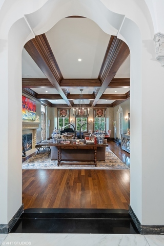 145 Oxford Road Kenilworth, IL 60043 - Photo 15 of 66 a room with lots of tables and chairs