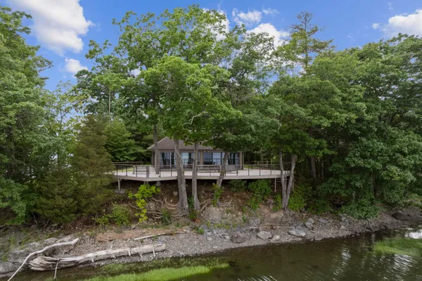 $850,000 | 228 Cushing Road, Newmarket, NH 03857