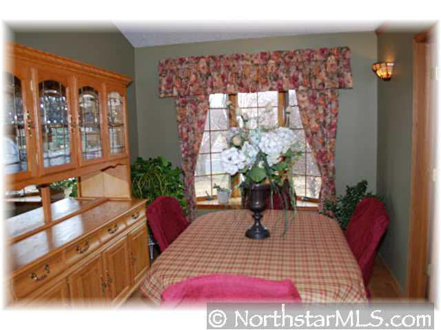673 Bridle Ridge Circle Eagan, MN 55123 - Photo 4 of 10 Gallery Image 4