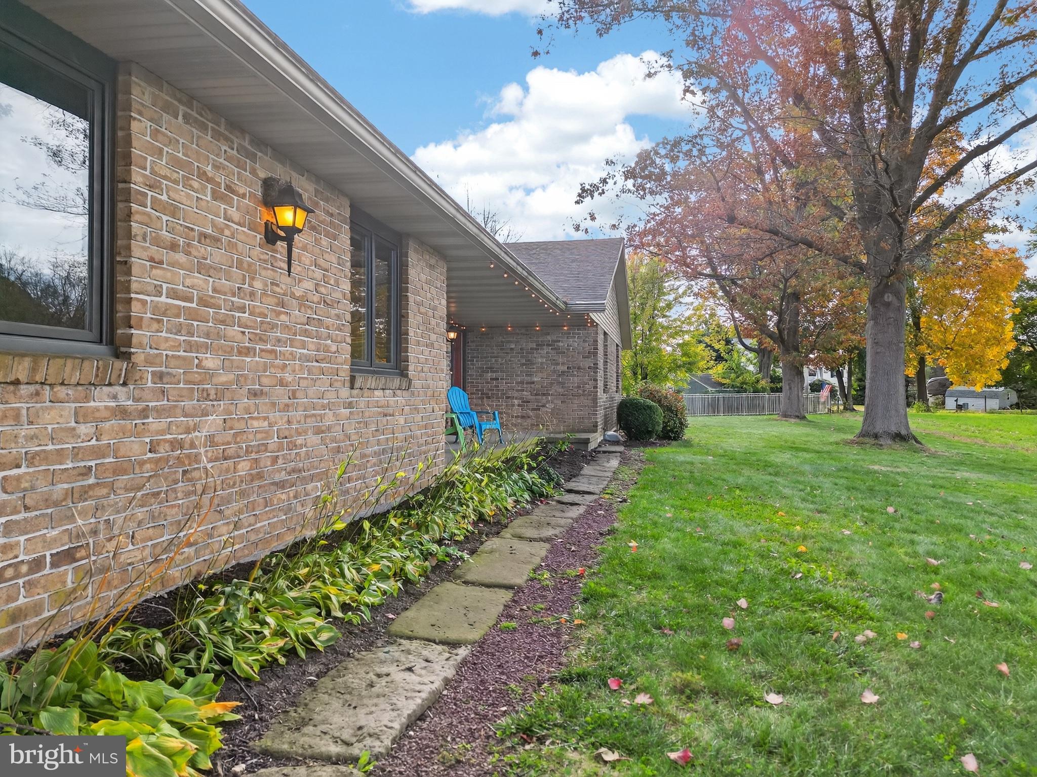 740 Lincoln Gardens Road Ephrata, PA 17522 - Photo 7 of 72 Charming brick home with autumn hues.
