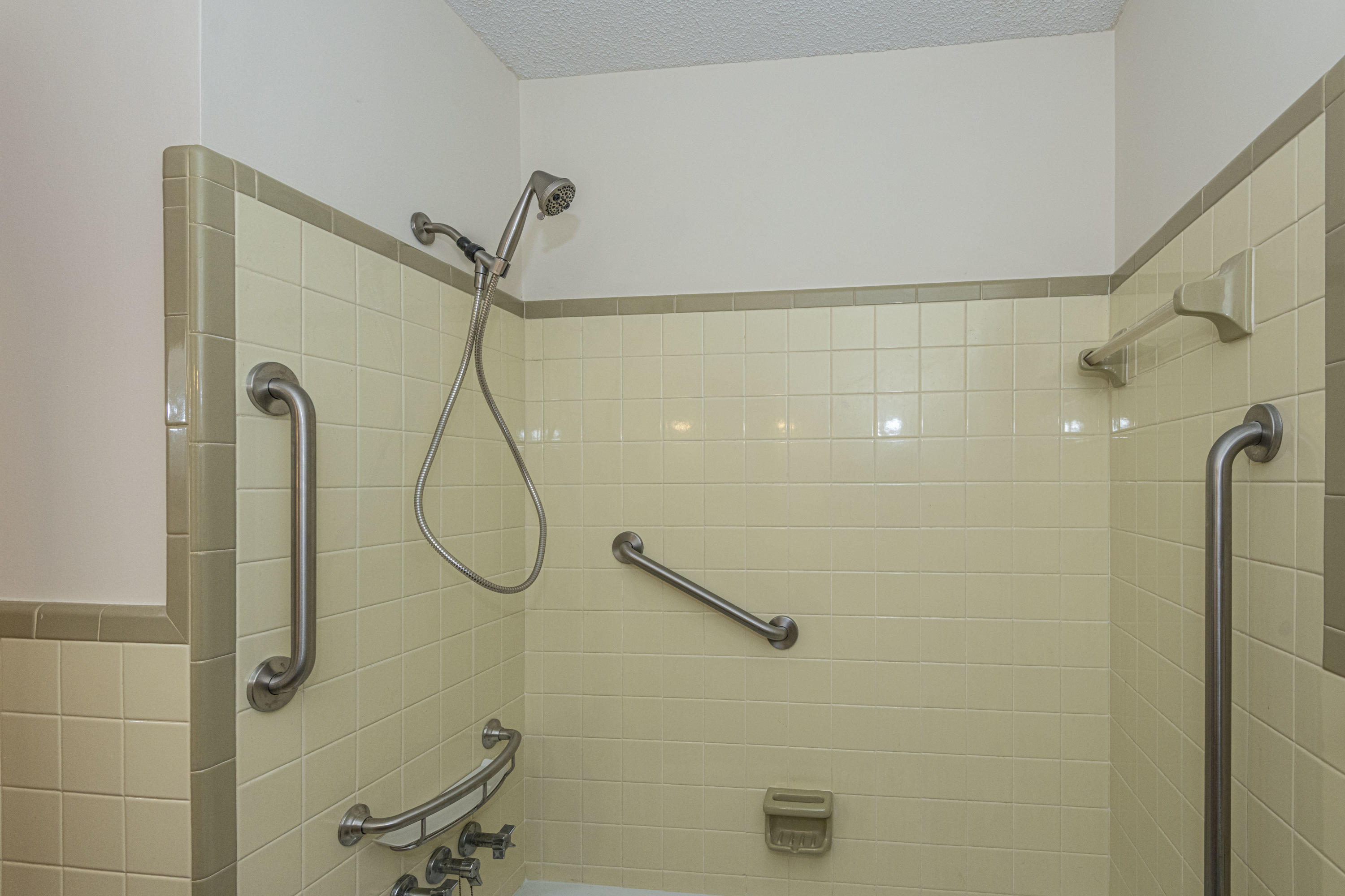 5925 Maple Street Hanahan, SC 29410 - Photo 16 of 32 bathroom