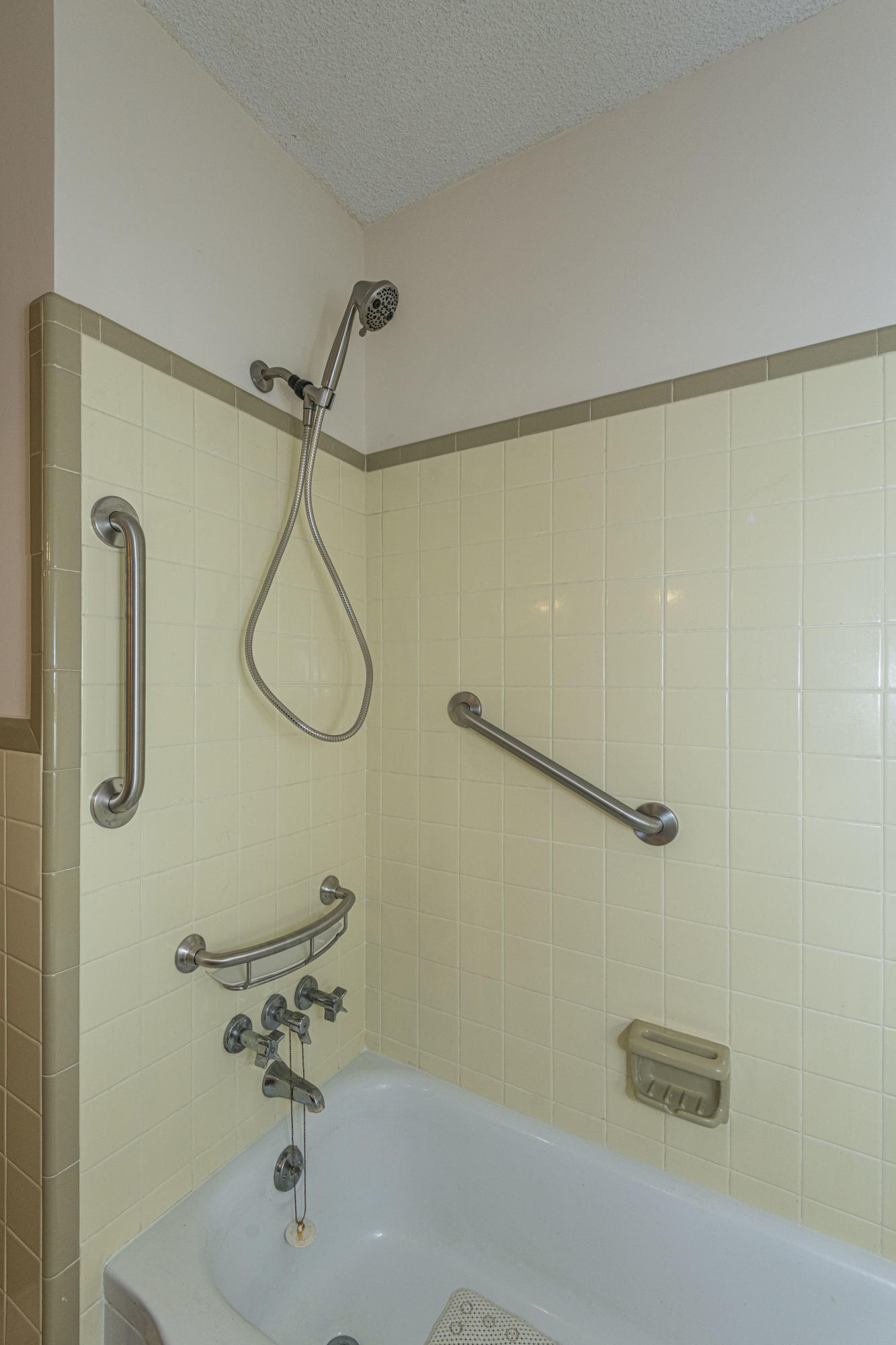 5925 Maple Street Hanahan, SC 29410 - Photo 17 of 32 bathroom