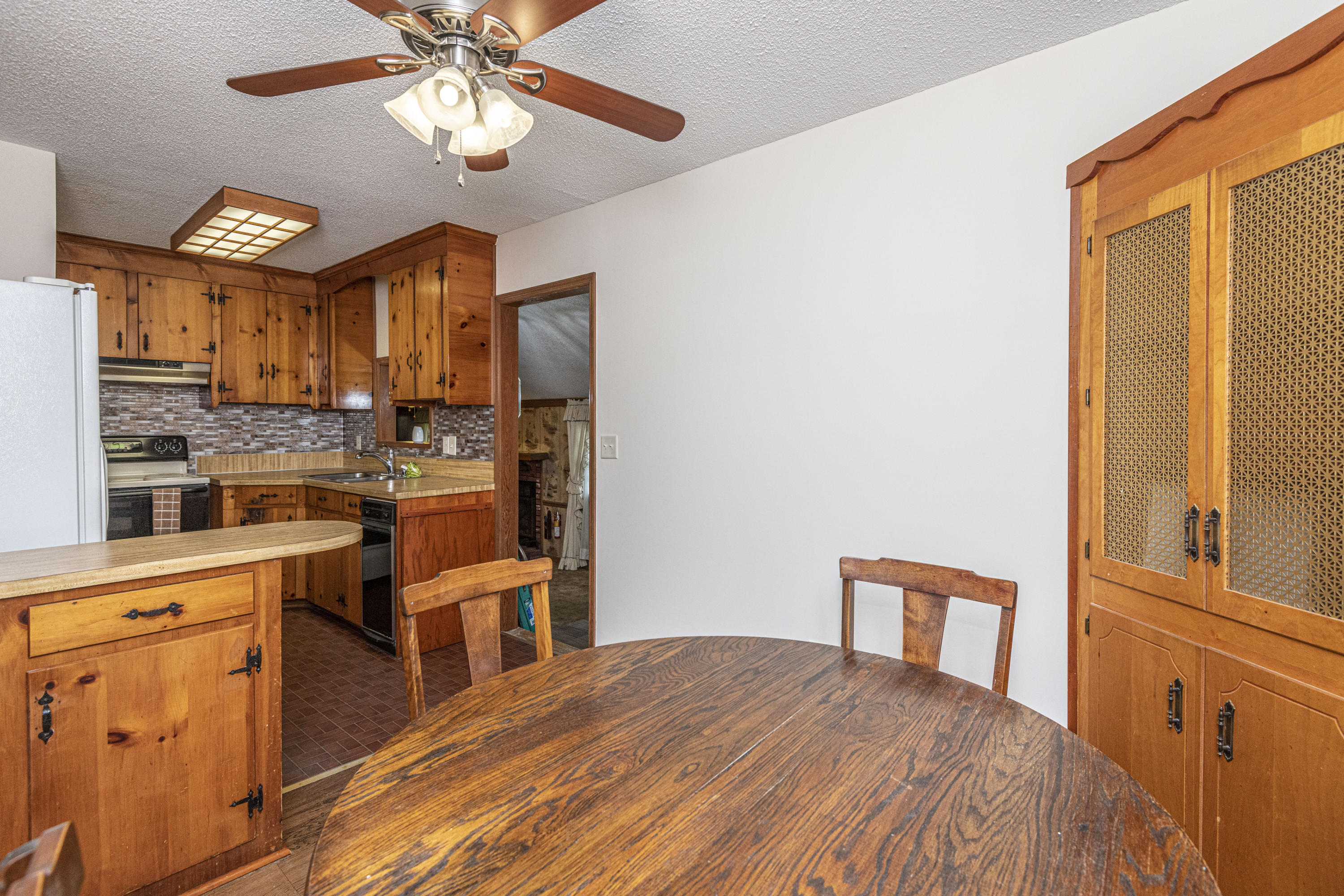 5925 Maple Street Hanahan, SC 29410 - Photo 19 of 32 kitchen