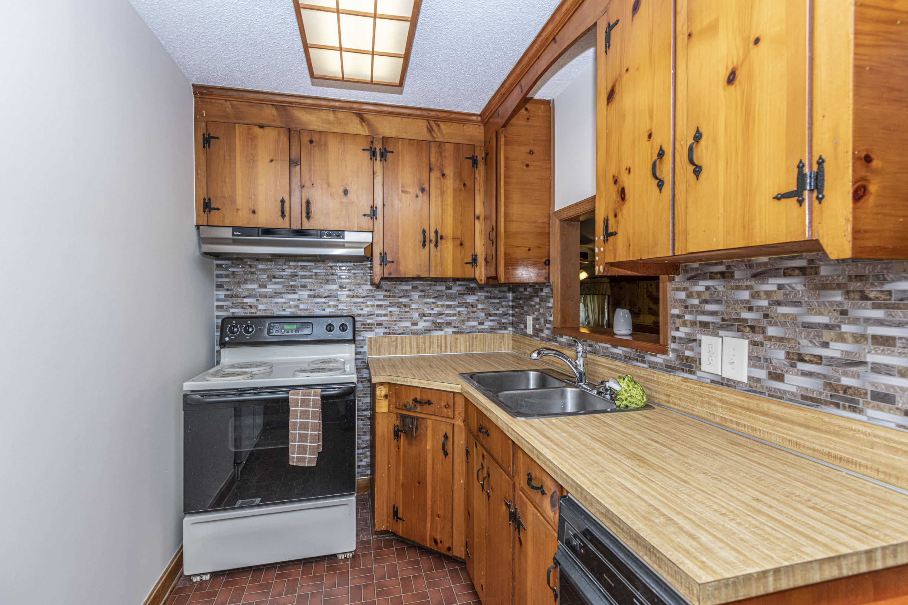 5925 Maple Street Hanahan, SC 29410 - Photo 20 of 32 functional kitchen