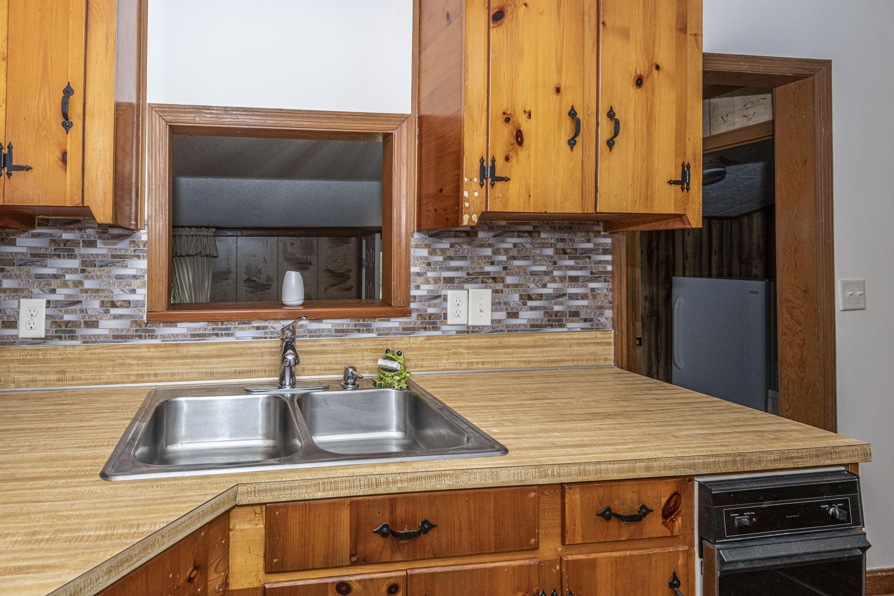 5925 Maple Street Hanahan, SC 29410 - Photo 21 of 32 kitchen