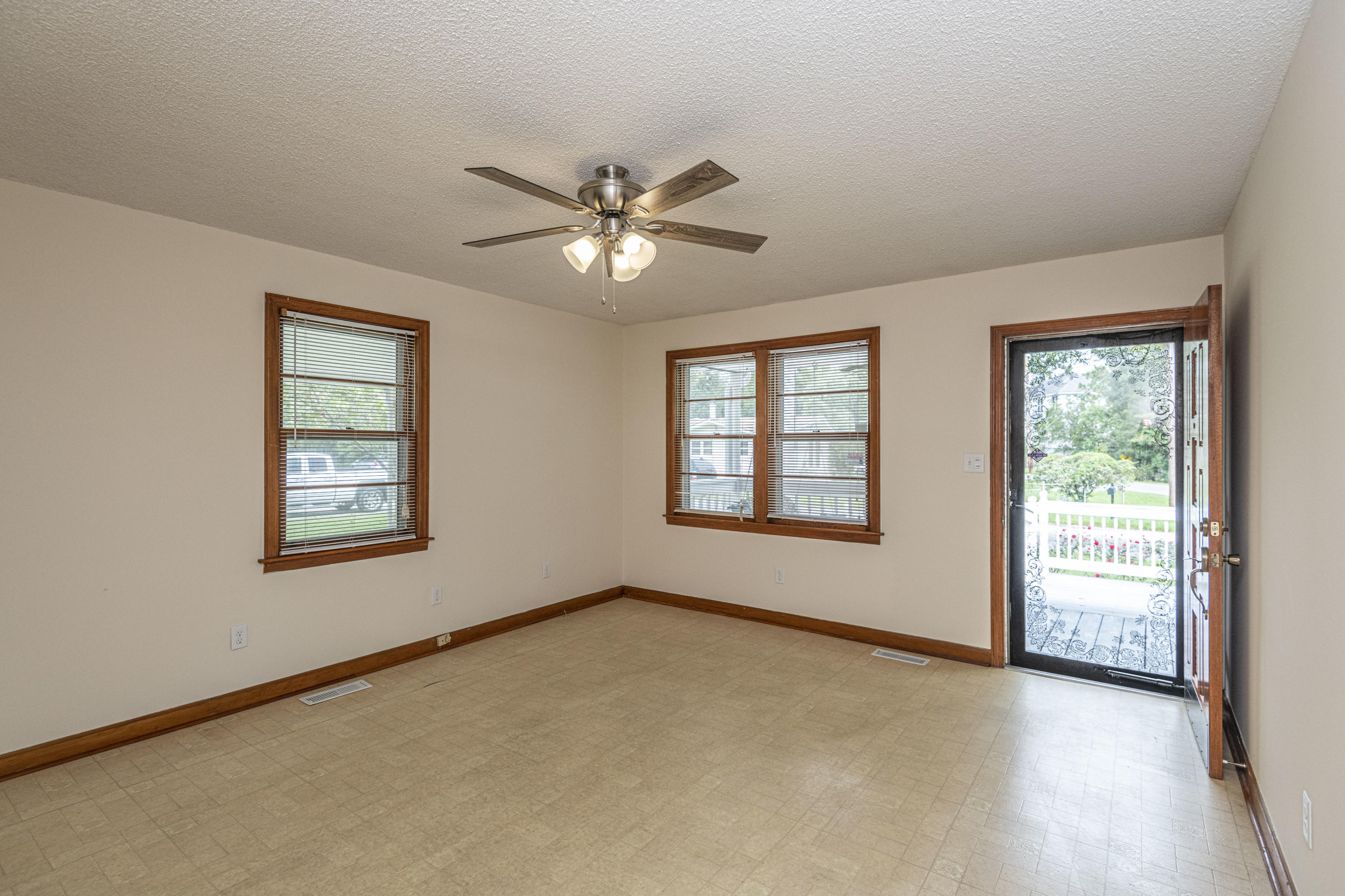 5925 Maple Street Hanahan, SC 29410 - Photo 5 of 32 living room