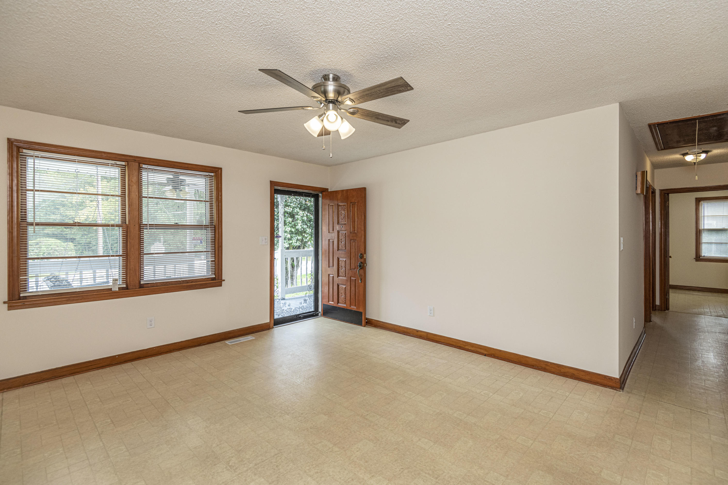 5925 Maple Street Hanahan, SC 29410 - Photo 7 of 32 living room