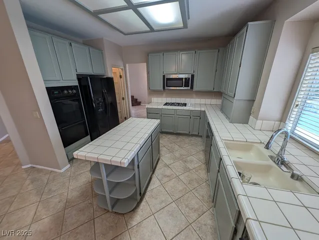 $3,000 | 2704 North Ontario Drive, Las Vegas, NV 89128