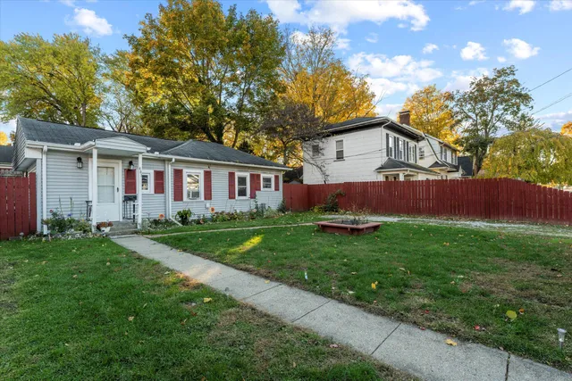 $130,000 | 401 West 3rd Street, Buchanan, MI 49107