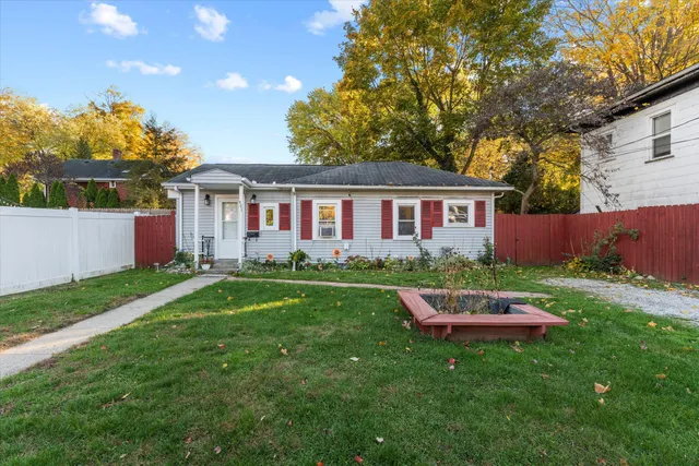 $130,000 | 401 West 3rd Street, Buchanan, MI 49107