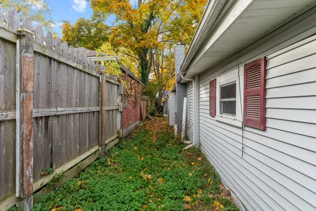 $130,000 | 401 West 3rd Street, Buchanan, MI 49107