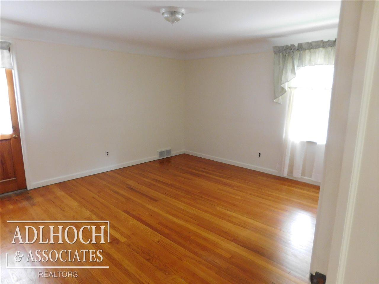1100 Whittier Road Grosse Pointe, MI 48230 - Photo 12 of 20 31246674-11.JPG