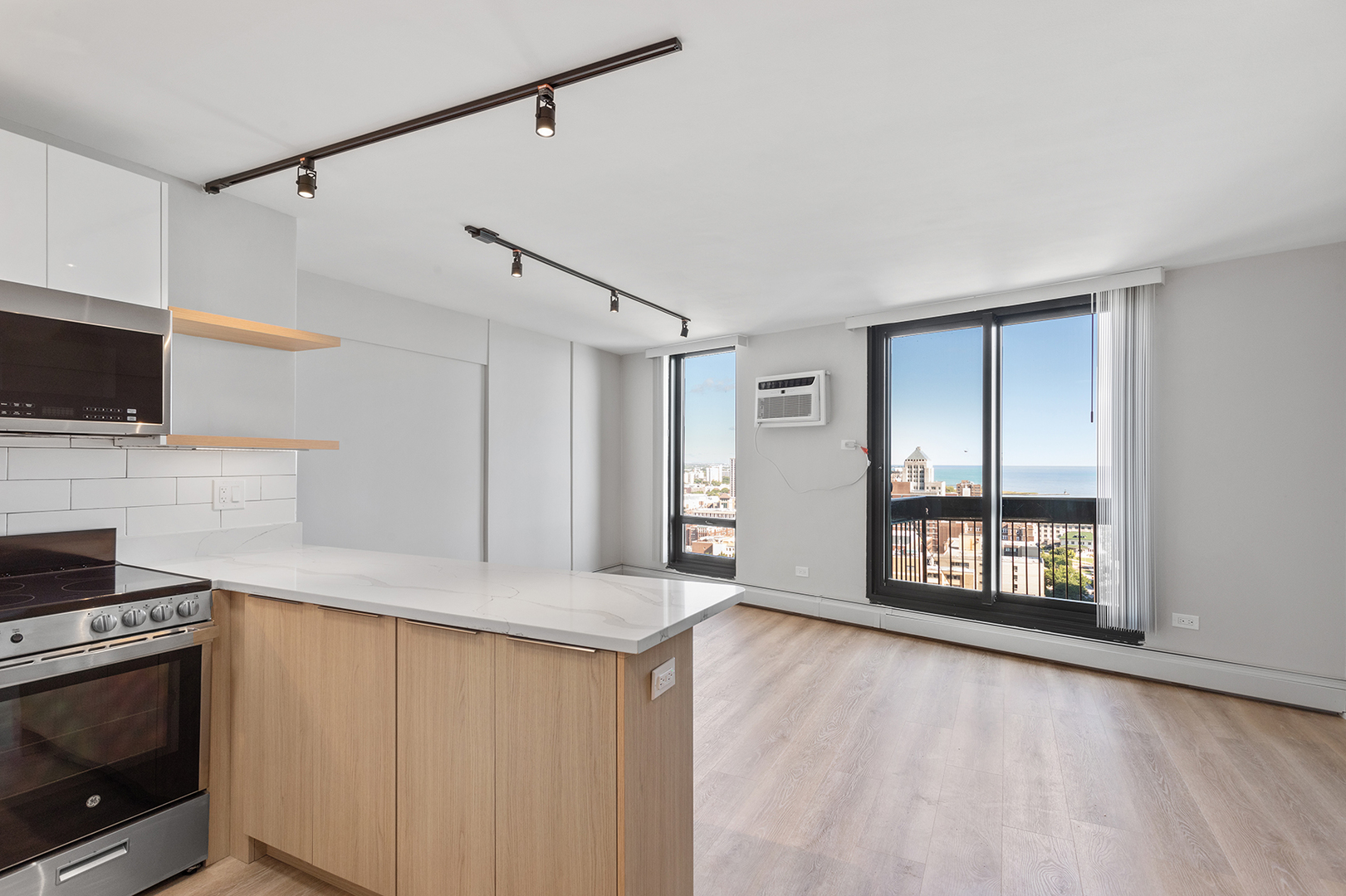 6166 North Sheridan Road, Unit 14D Chicago, IL 60660 - Photo 3 of 17