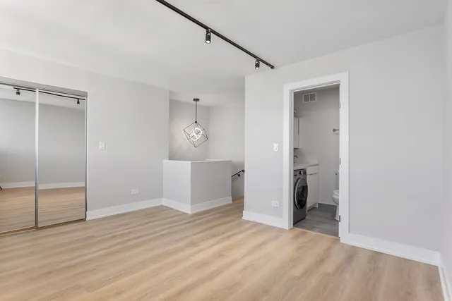 $2,262 | 6166 North Sheridan Road, Unit 14D, Chicago, IL 60660