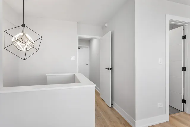 $2,216 | 6166 North Sheridan Road, Unit 14D, Chicago, IL 60660