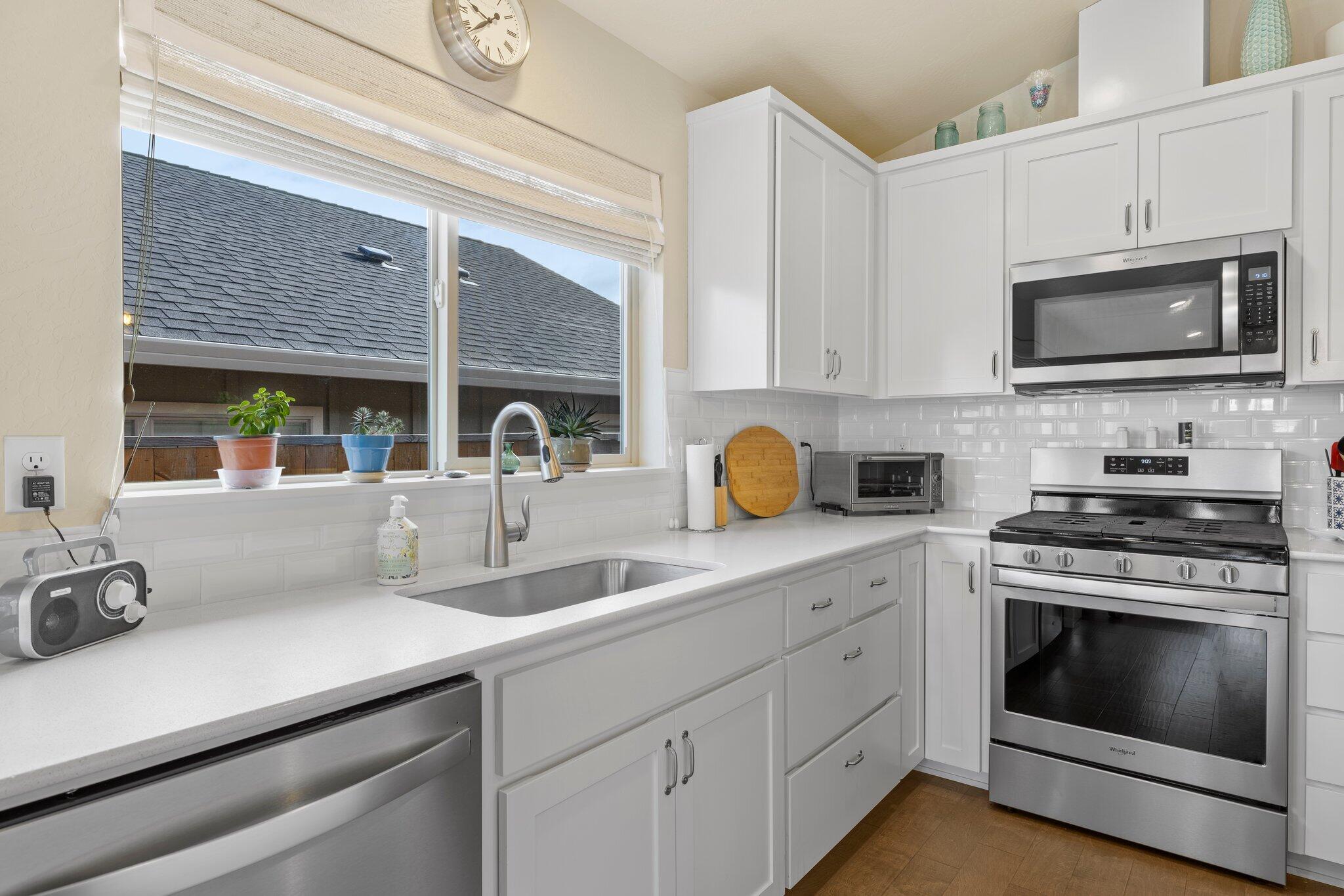72 William Way Talent, OR 97540 - Photo 9 of 21 12-web-or-mls-_D9A8898