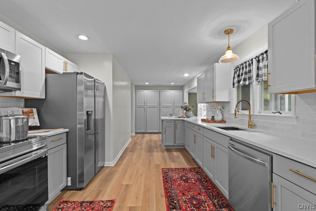 303 Windsor Drive DeWitt, NY 13214 - Photo 4 of 50