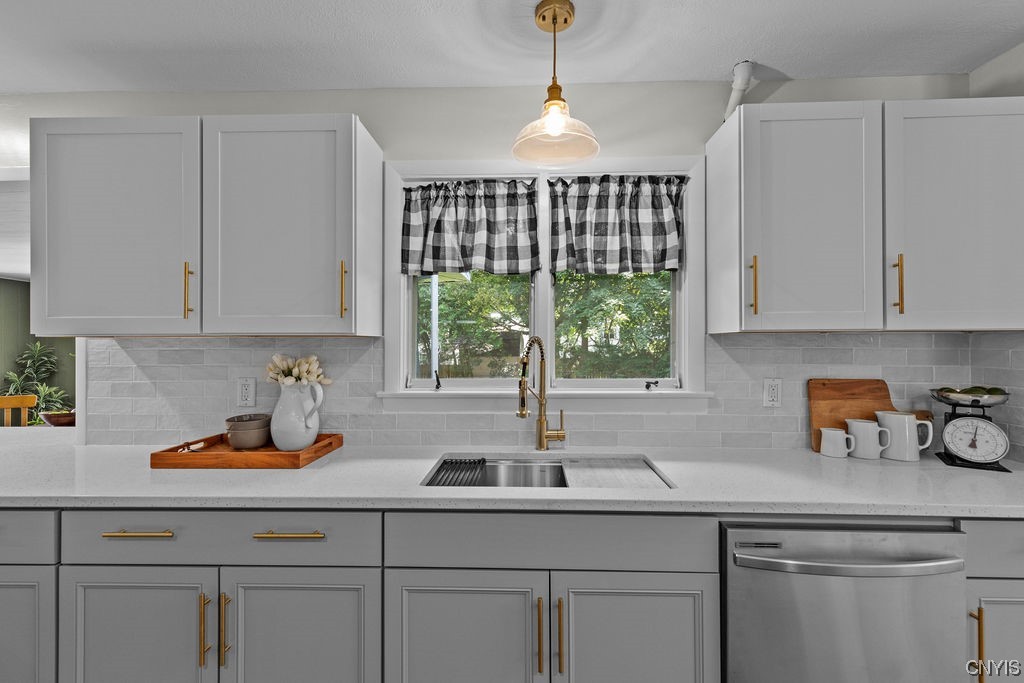 303 Windsor Drive DeWitt, NY 13214 - Photo 6 of 50