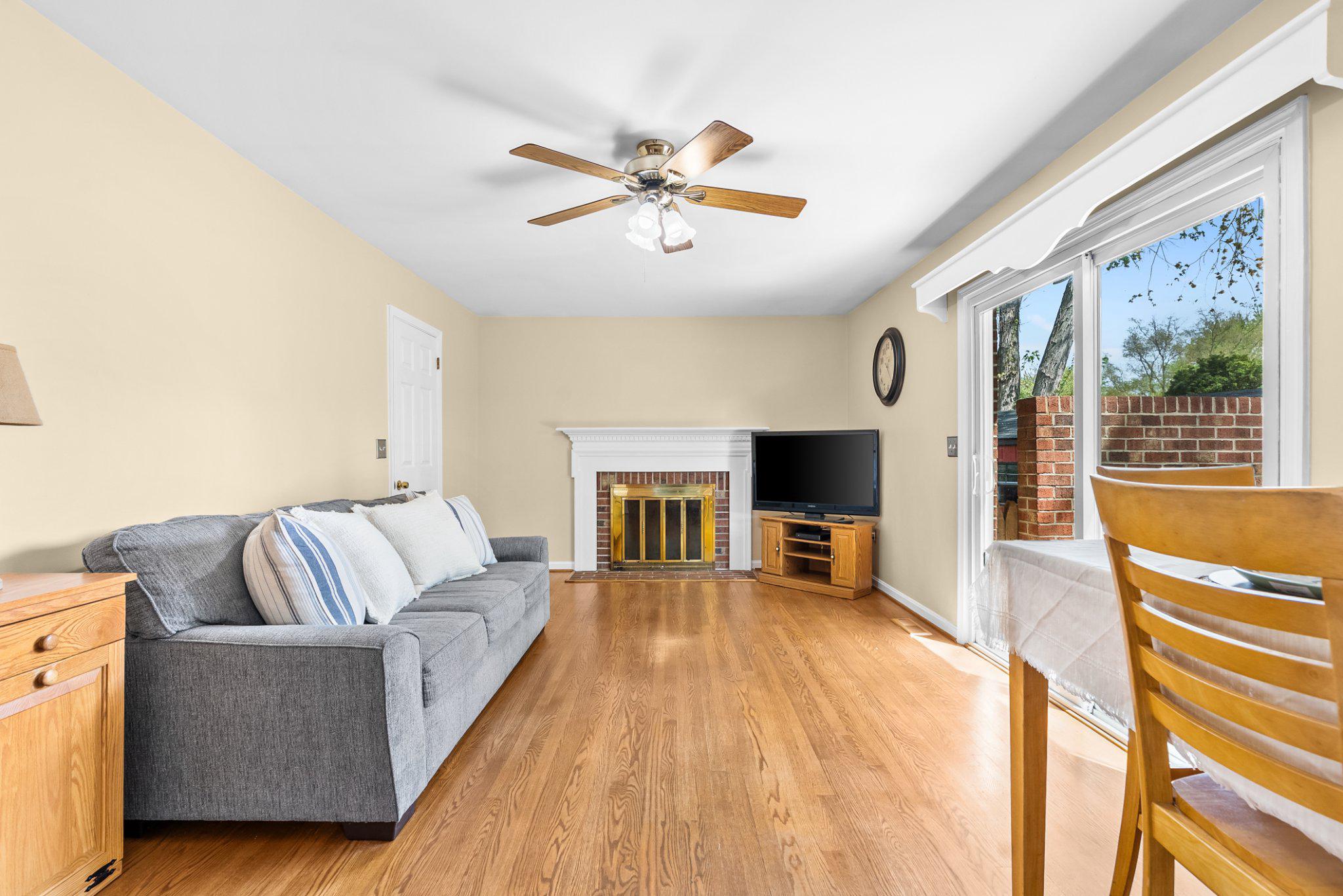 314 Belmont Place Southwest Leesburg, VA 20175 - Photo 12 of 42 Can be formal or casual