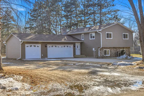 $379,900 | 5821 268th Street, Wyoming, MN 55092