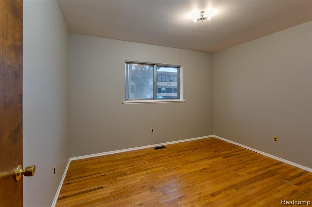 8124 Ritter Street Center Line, MI 48015 - Photo 12 of 21