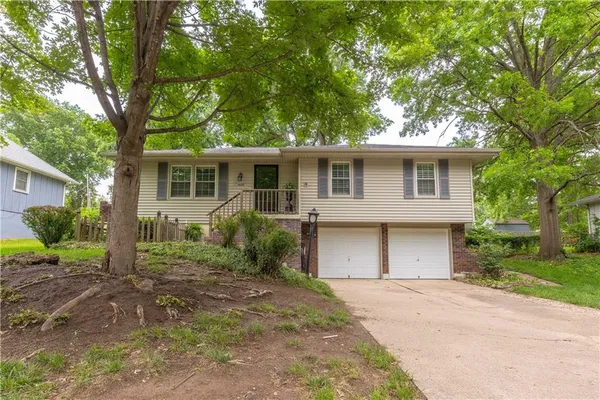 4005 South Coventry Drive, Independence, MO 64055
