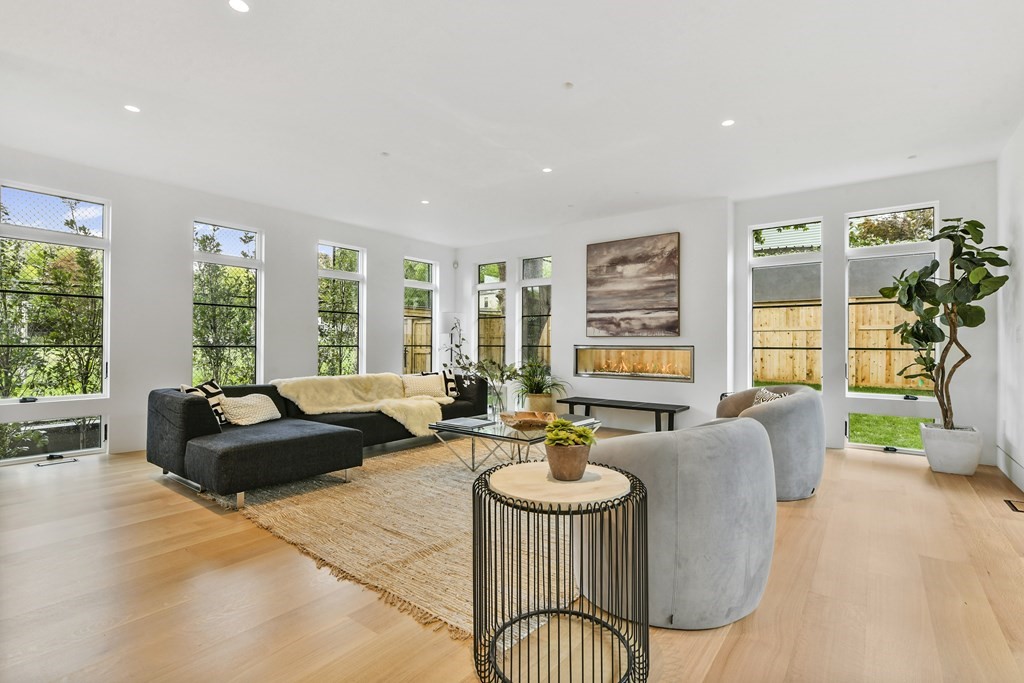 7 Chetwynd Road Cambridge, MA 02140 - Photo 2 of 28