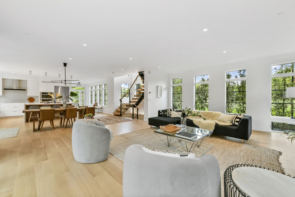 7 Chetwynd Road Cambridge, MA 02140 - Photo 4 of 28