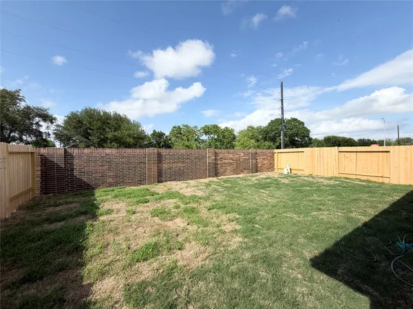 $2,300 | 3410 Brushy Marsh Drive, Richmond, TX 77406