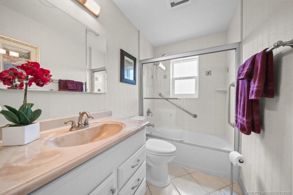 5157 Southeast Miles Grant Road Stuart, FL 34997 - Photo 15 of 32 Guest bathroom