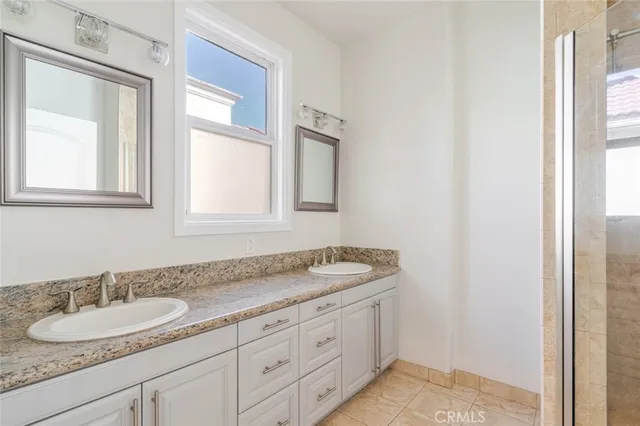 $4,600 | 711 East Angeleno Avenue, Unit 102, Burbank, CA 91501