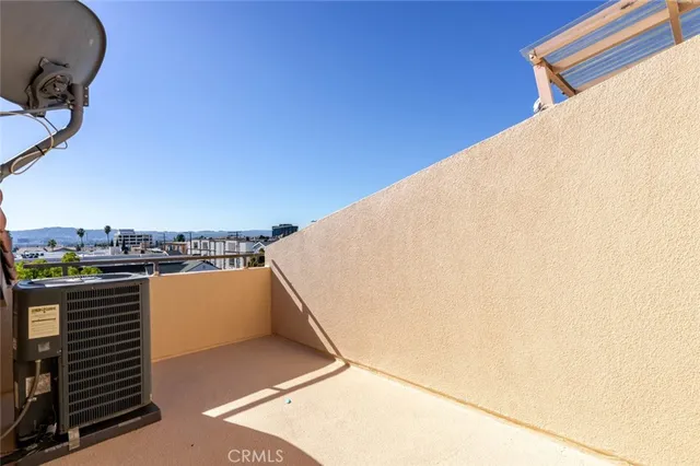 $4,600 | 711 East Angeleno Avenue, Unit 102, Burbank, CA 91501