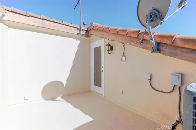 $4,600 | 711 East Angeleno Avenue, Unit 102, Burbank, CA 91501