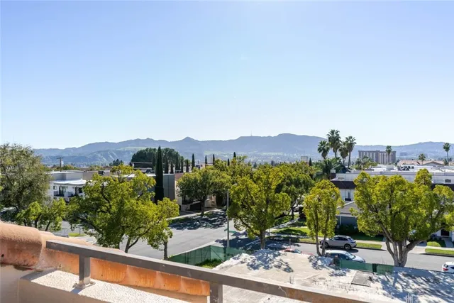 $4,600 | 711 East Angeleno Avenue, Unit 102, Burbank, CA 91501