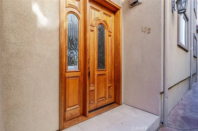 $4,600 | 711 East Angeleno Avenue, Unit 102, Burbank, CA 91501