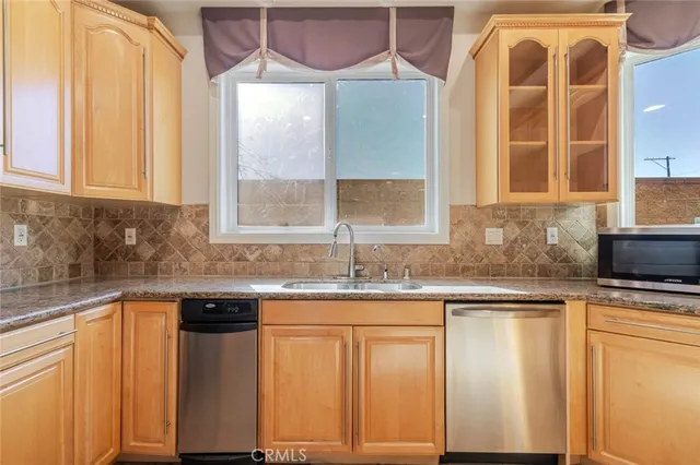 $4,600 | 711 East Angeleno Avenue, Unit 102, Burbank, CA 91501