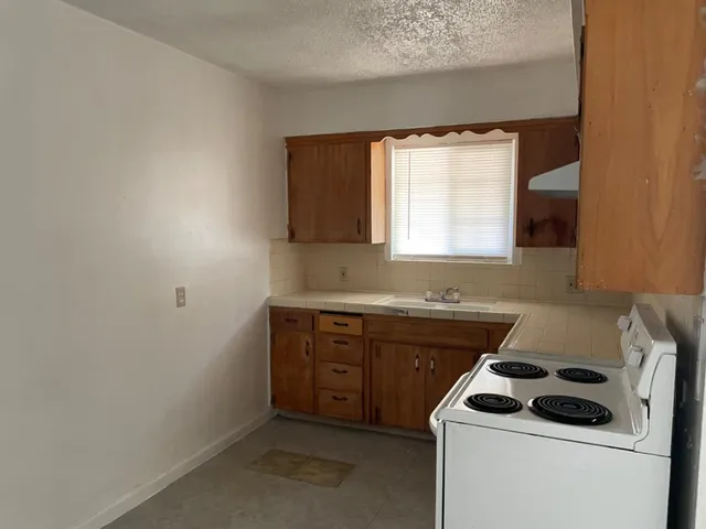 $570,000 | 408 South Woodrow Avenue, Fresno, CA 93702