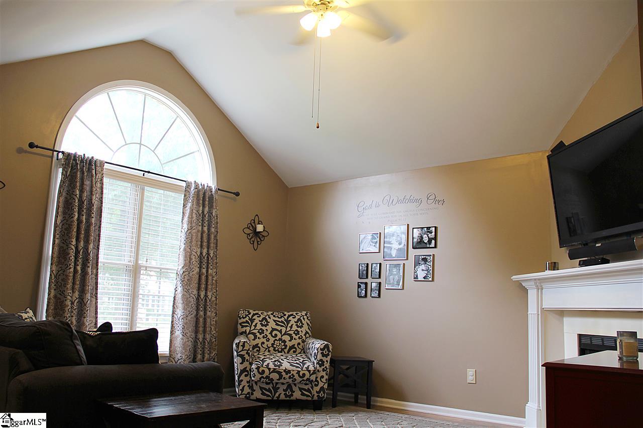 11 Chantilly Rue Court Simpsonville, SC 29681 - Photo 3 of 24 Gallery Image 3