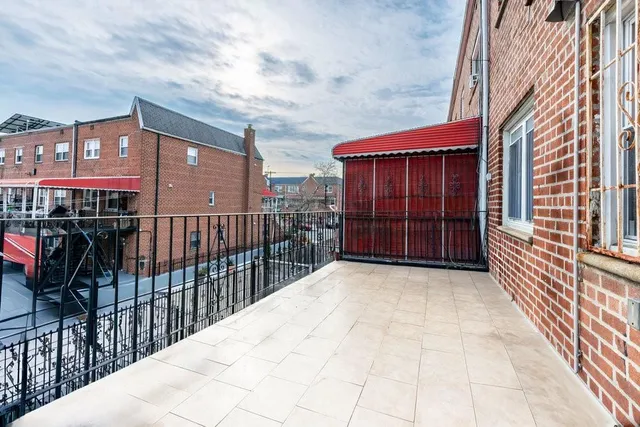 a view of entryway gate